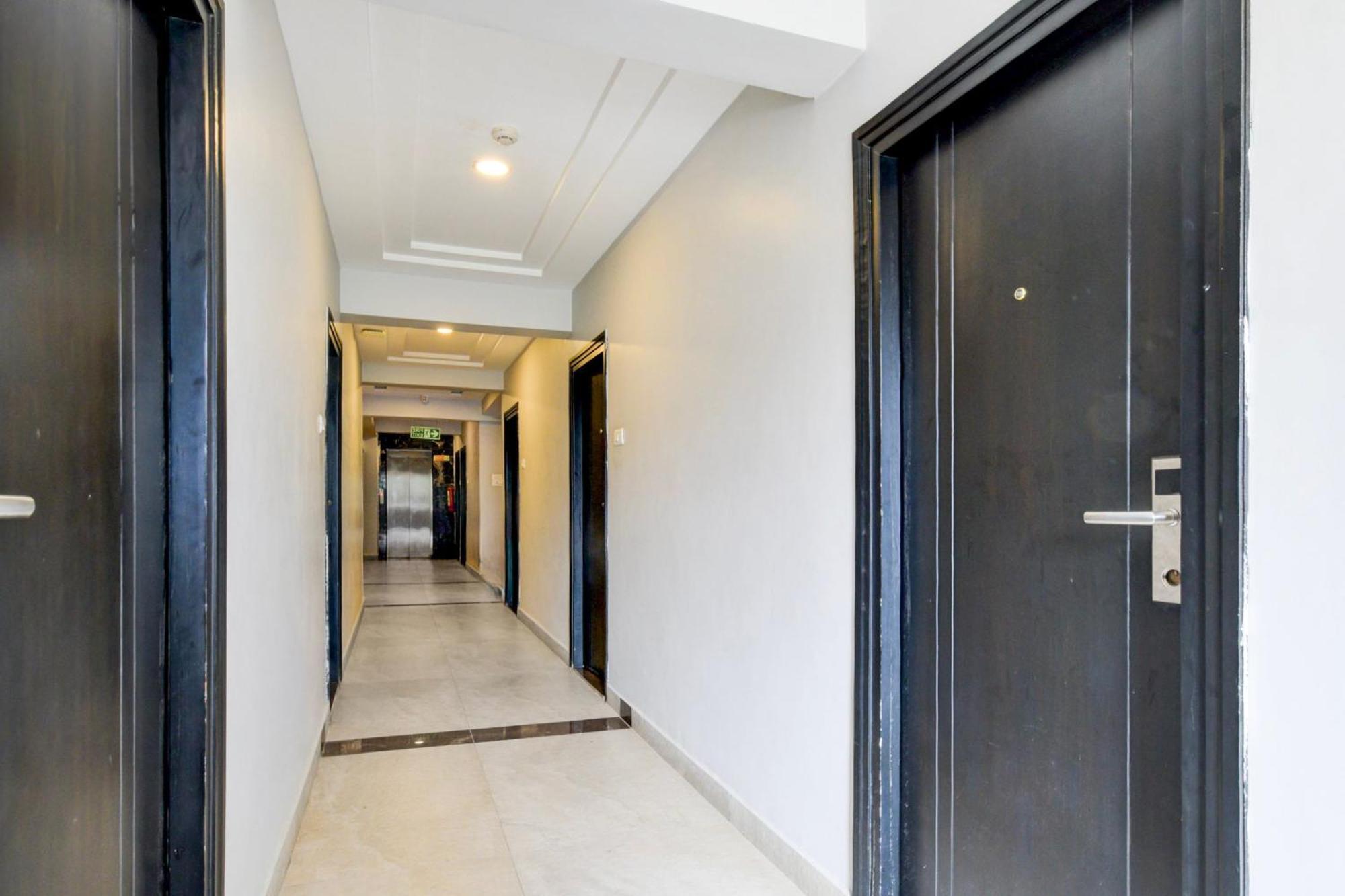 Super Townhouse Hitech Hyderabad 4*