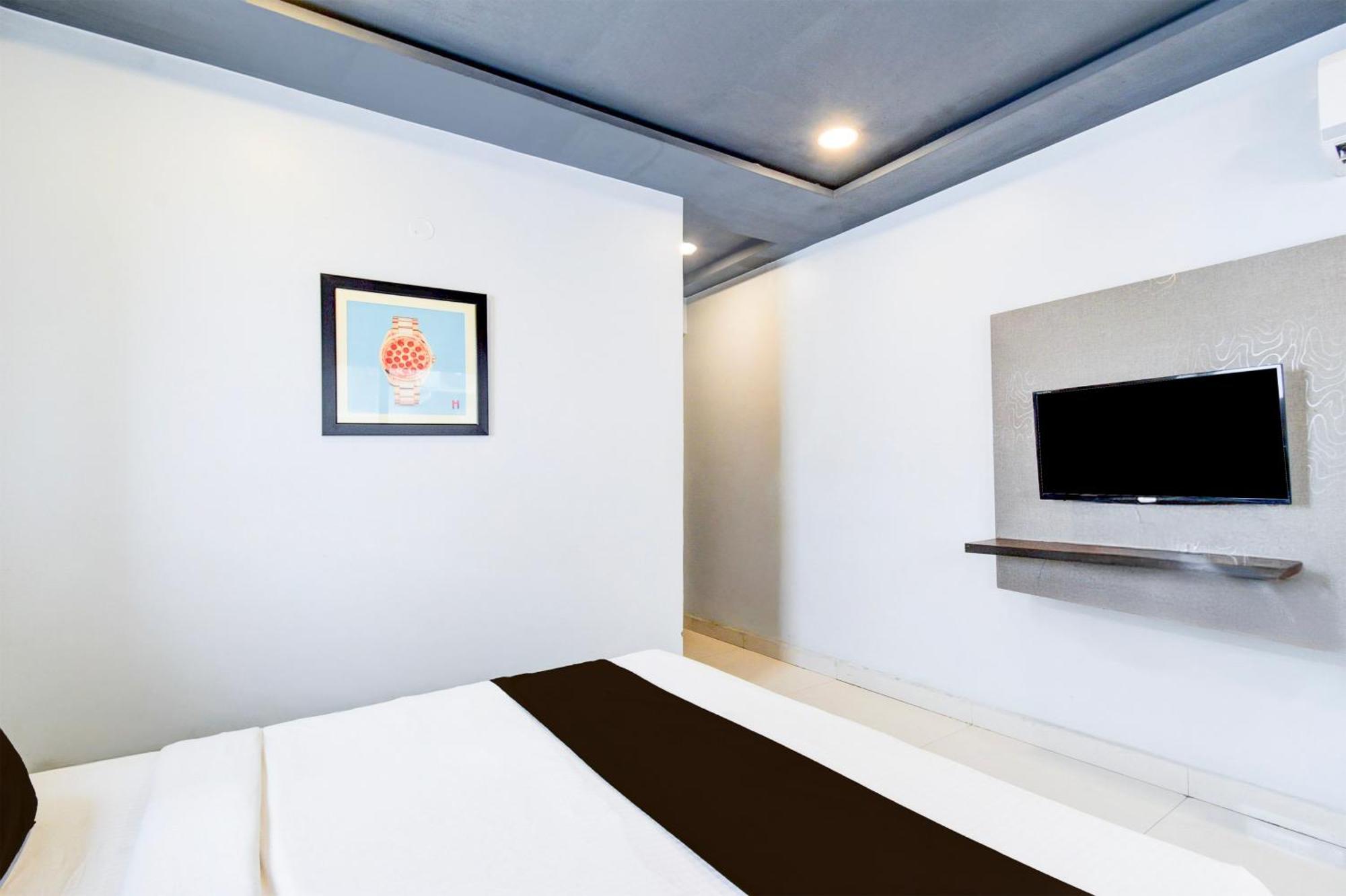 Super Townhouse Hitech Hyderabad Kondapur (Telangana)